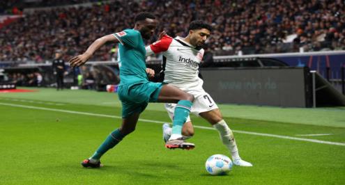 بمشاركة مرموش.. إينتراخت فرانكفورت يسقط بفخ التعادل أمام أوجسبورج في الدوري الألماني 